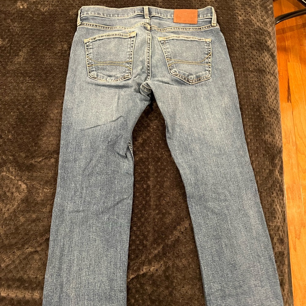 Straight slim holister jeans. 31w, 32l